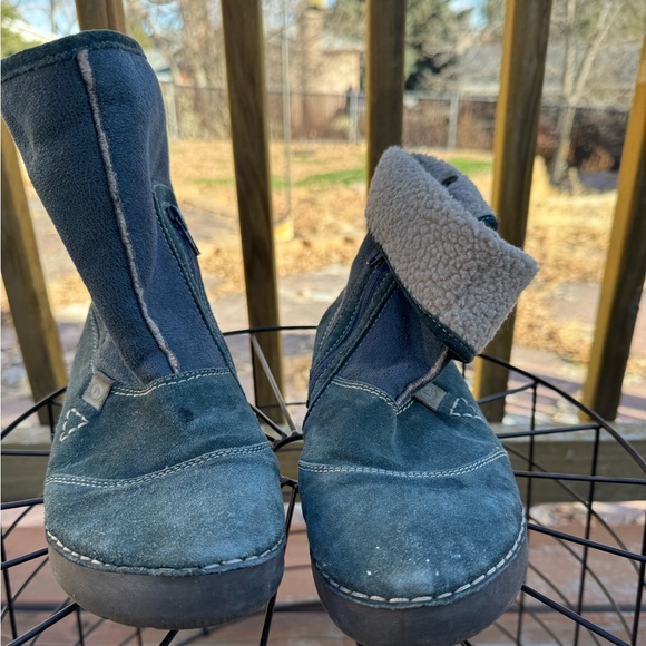 Blue suede boots - Picture 2 of 4